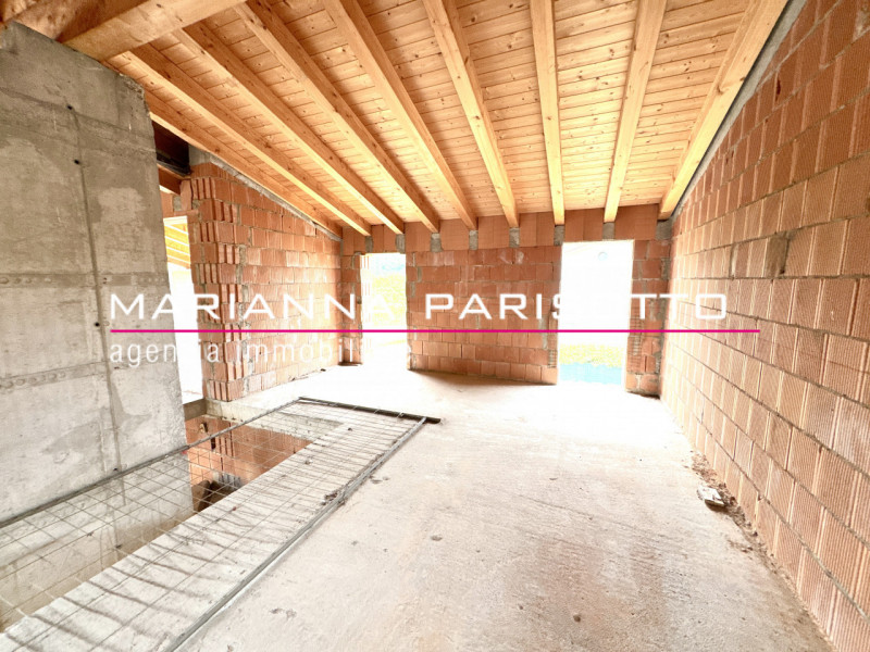 Immagina di costruire la tua casa nel cuore della Destra Brenta, circondata dal verde, dalla quie...