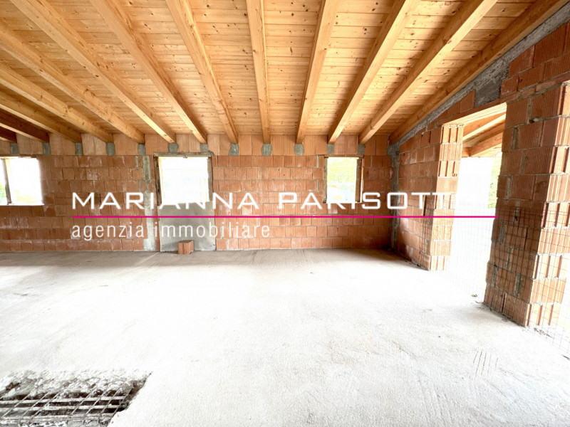 Immagina di costruire la tua casa nel cuore della Destra Brenta, circondata dal verde, dalla quie...