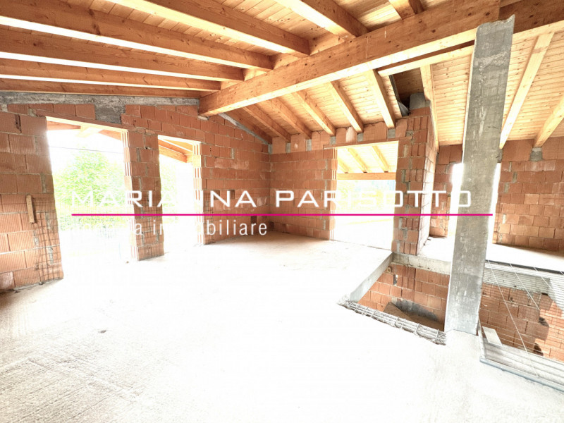 Immagina di costruire la tua casa nel cuore della Destra Brenta, circondata dal verde, dalla quie...