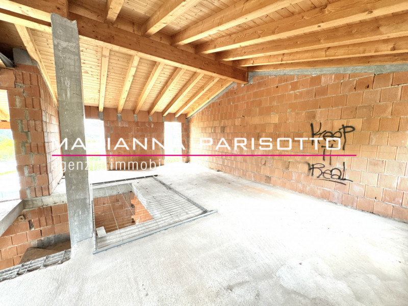 Immagina di costruire la tua casa nel cuore della Destra Brenta, circondata dal verde, dalla quie...