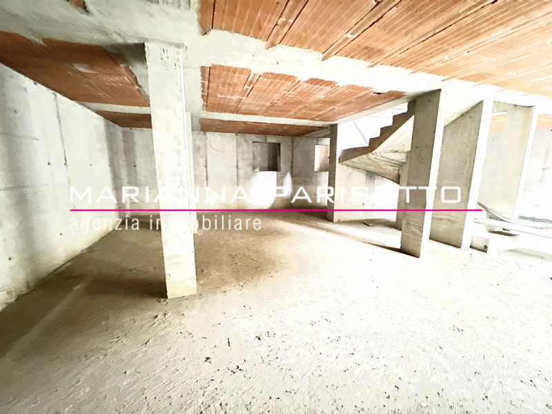 Immagina di costruire la tua casa nel cuore della Destra Brenta, circondata dal verde, dalla quie...