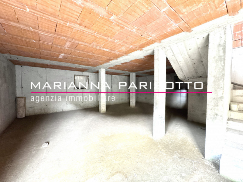 Immagina di costruire la tua casa nel cuore della Destra Brenta, circondata dal verde, dalla quie...