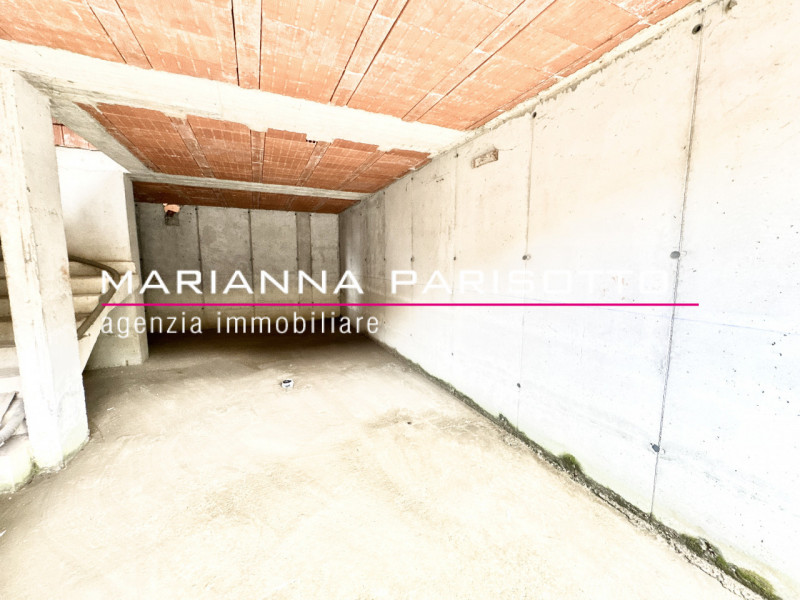 Immagina di costruire la tua casa nel cuore della Destra Brenta, circondata dal verde, dalla quie...