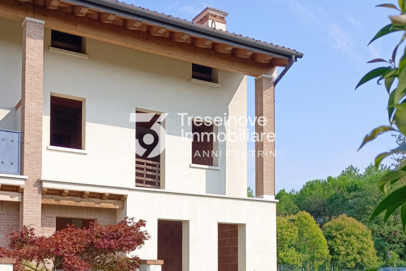 (per info Feltrin ing. Gianni 328 8349492) Nel suggestivo comune di Paese, nella frazione di Pade...