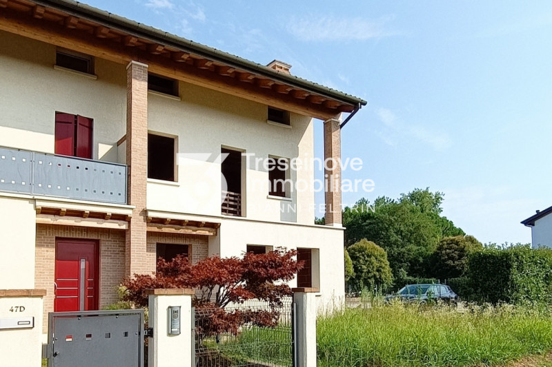 (per info Feltrin ing. Gianni 328 8349492) Nel suggestivo comune di Paese, nella frazione di Pade...