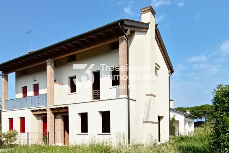 (per info Feltrin ing. Gianni 328 8349492) Nel suggestivo comune di Paese, nella frazione di Pade...