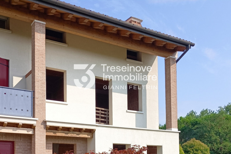 (per info Feltrin ing. Gianni 328 8349492) Nel suggestivo comune di Paese, nella frazione di Pade...