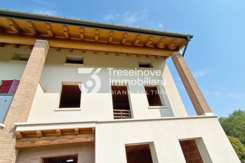 (per info Feltrin ing. Gianni 328 8349492) Nel suggestivo comune di Paese, nella frazione di Pade...