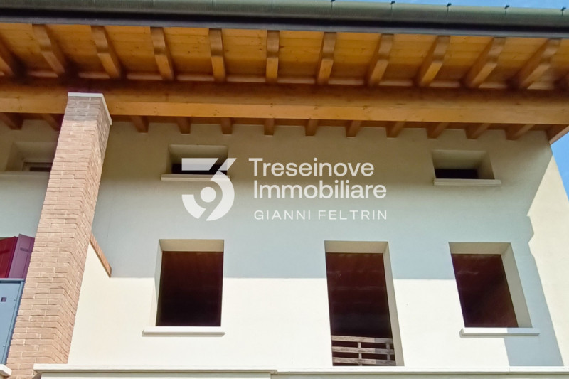 (per info Feltrin ing. Gianni 328 8349492) Nel suggestivo comune di Paese, nella frazione di Pade...