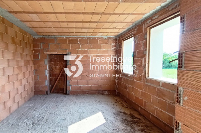 (per info Feltrin ing. Gianni 328 8349492) Nel suggestivo comune di Paese, nella frazione di Pade...