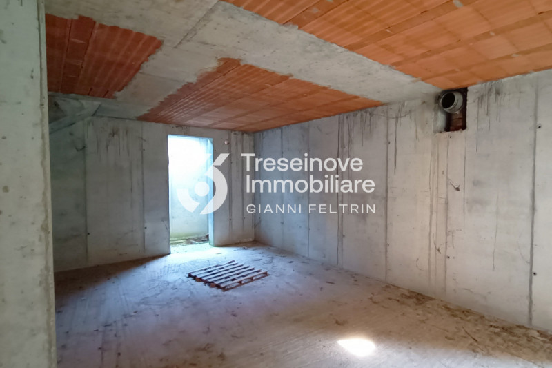 (per info Feltrin ing. Gianni 328 8349492) Nel suggestivo comune di Paese, nella frazione di Pade...