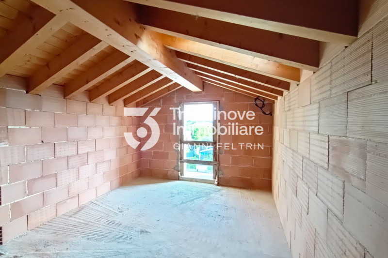 (per info Feltrin ing. Gianni 328 8349492) Nel suggestivo comune di Paese, nella frazione di Pade...