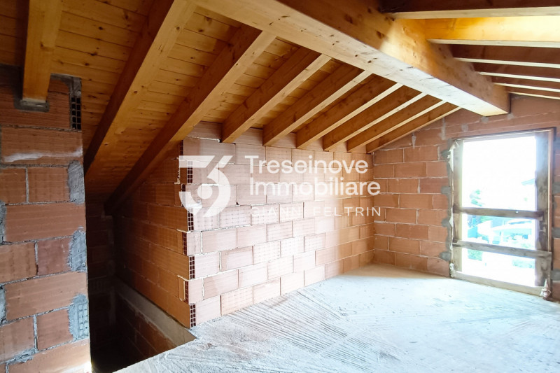 (per info Feltrin ing. Gianni 328 8349492) Nel suggestivo comune di Paese, nella frazione di Pade...