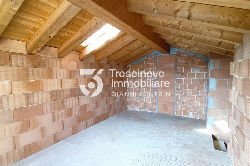 (per info Feltrin ing. Gianni 328 8349492) Nel suggestivo comune di Paese, nella frazione di Pade...