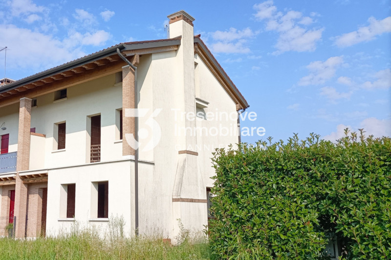 (per info Feltrin ing. Gianni 328 8349492) Nel suggestivo comune di Paese, nella frazione di Pade...