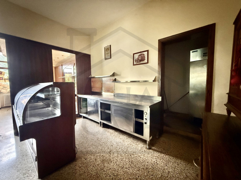 MONTEGROTTO TERME - Proponiamo in vendita a Montegrotto Terme in una zona ben servita e caratteri...