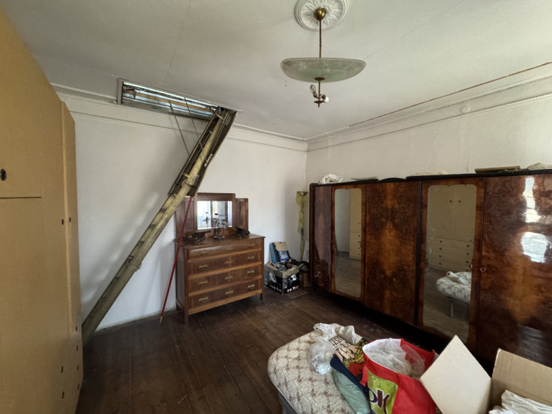 A Lonigo, proponiamo in vendita una spaziosa casa terratetto sviluppata su tre piani fuori terra ...