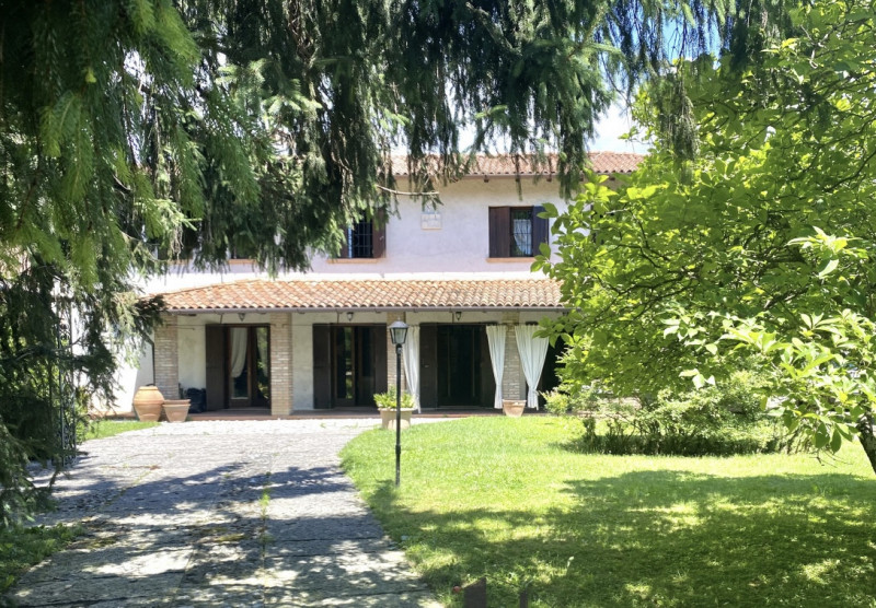 (Per INFO 3316190143) A Scorzè, in frazione Peseggia, proponiamo in vendita un'abitazione del 180...