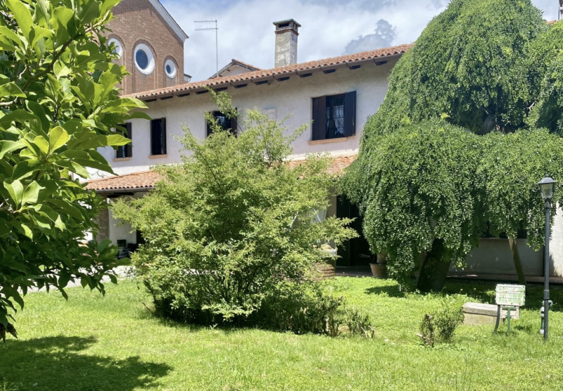 (Per INFO 3316190143) A Scorzè, in frazione Peseggia, proponiamo in vendita abitazione del 1800 e...