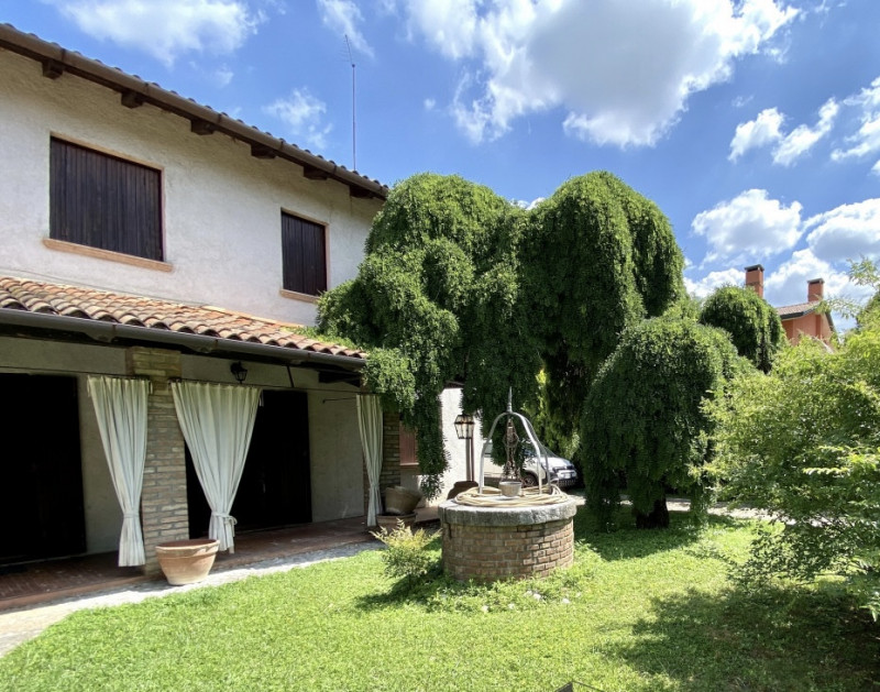 (Per INFO 3316190143) A Scorzè, in frazione Peseggia, proponiamo in vendita abitazione del 1800 e...