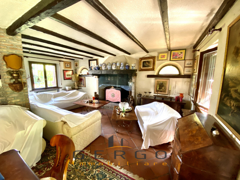 (Per INFO 3316190143) A Scorzè, in frazione Peseggia, proponiamo in vendita abitazione del 1800 e...