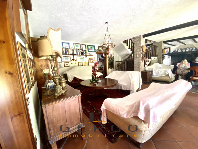 (Per INFO 3316190143) A Scorzè, in frazione Peseggia, proponiamo in vendita abitazione del 1800 e...