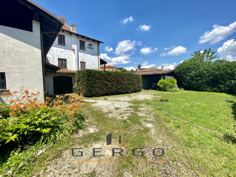 (Per INFO 3316190143) A Scorzè, in frazione Peseggia, proponiamo in vendita abitazione del 1800 e...