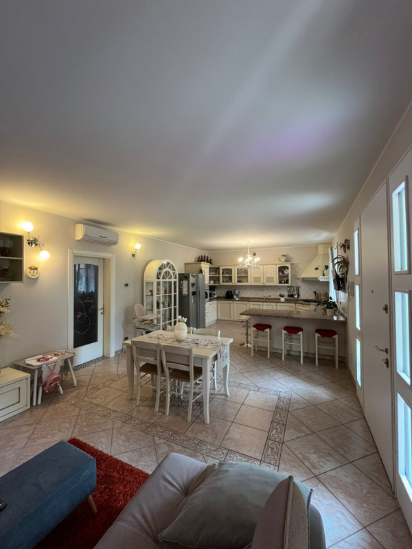 In vendita a Urbana, località San Salvaro, porzione di bifamiliare disposta interamente al piano ...