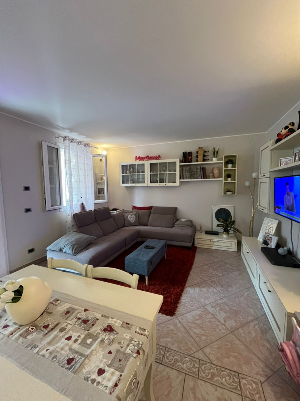 In vendita a Urbana, località San Salvaro, porzione di bifamiliare disposta interamente al piano ...