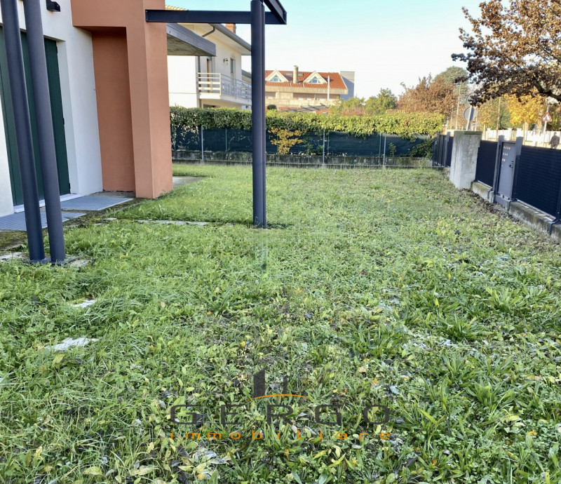 (Per INFO 3316190143) A Piombino Dese, in zona residenziale tranquilla e vicina al centro, propon...