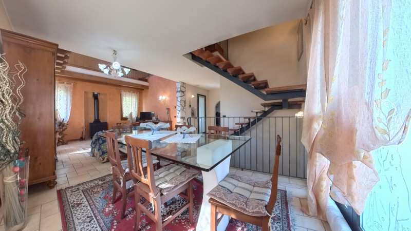 In posizione tranquilla e immersa nel verde, proponiamo in vendita una casa singola di recente co...