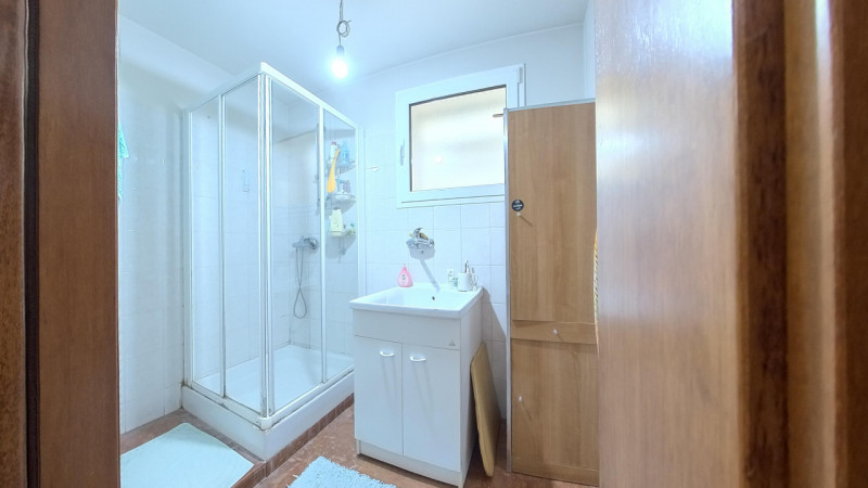 In posizione tranquilla e immersa nel verde, proponiamo in vendita una casa singola di recente co...