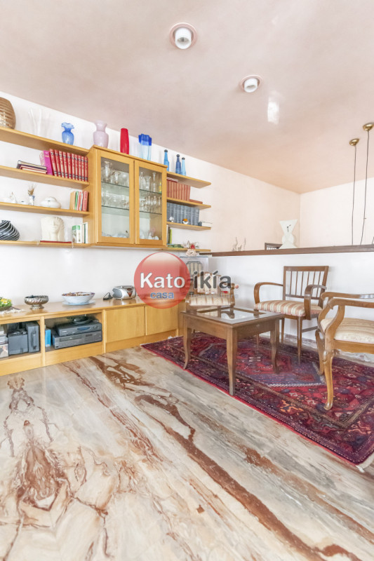 In una posizione tranquilla e riservata, all’interno di un lotto di 3.000 mq di giardino piantuma...