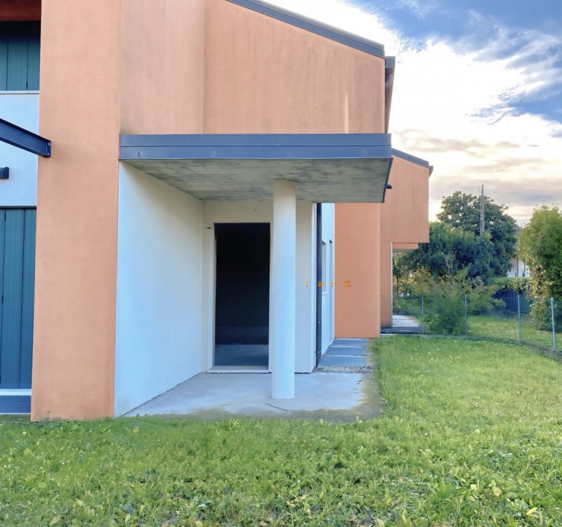 (Per INFO 3316190143) A Piombino Dese, in zona residenziale tranquilla e vicina al centro, propon...