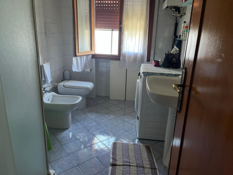 BASSANO DEL GRAPPA - In zona centro studi proponiamo appartamento midi sito al piano primo.

All'...