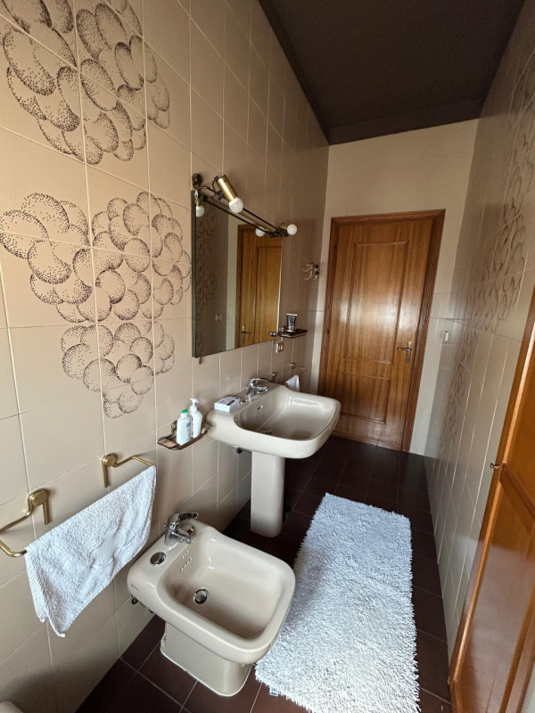 Proponiamo in vendita una casa indipendente situata in posizione tranquilla e riservata, a pochi ...