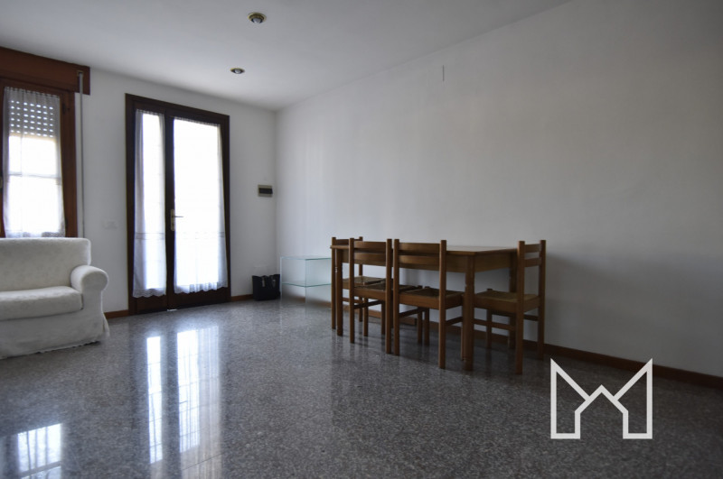 BASSANO DEL GRAPPA - In zona centro studi proponiamo appartamento bicamere sito al piano terra. 
...