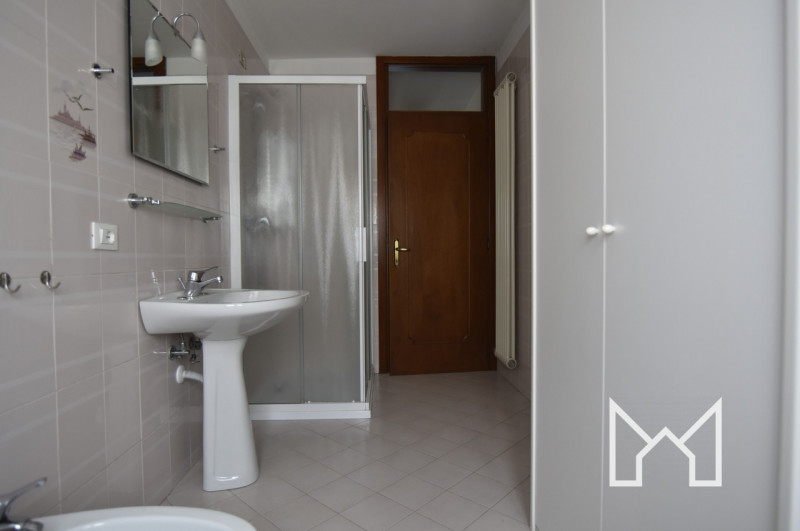 BASSANO DEL GRAPPA - In zona centro studi proponiamo appartamento bicamere sito al piano terra. 
...