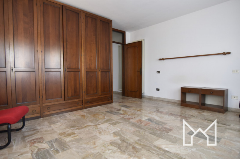 BASSANO DEL GRAPPA - In zona centro studi proponiamo appartamento bicamere sito al piano terra. 
...