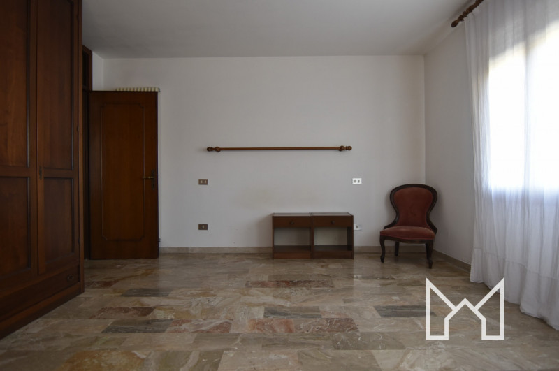 BASSANO DEL GRAPPA - In zona centro studi proponiamo appartamento bicamere sito al piano terra. 
...