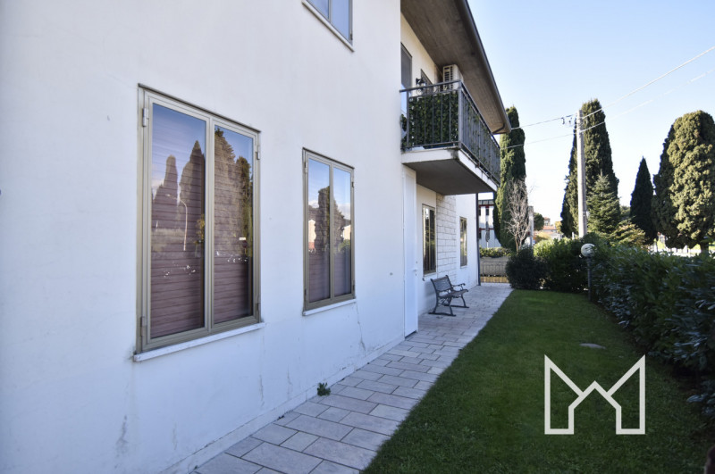 BASSANO DEL GRAPPA - In zona centro studi proponiamo appartamento bicamere sito al piano terra. 
...