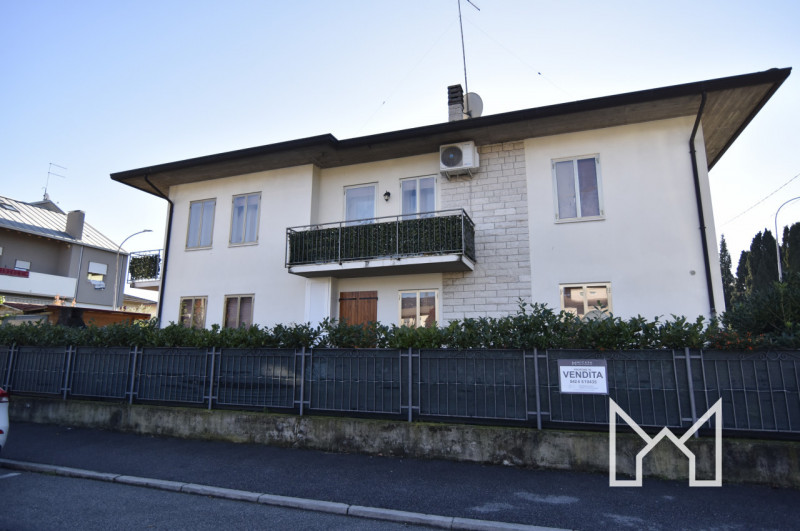 BASSANO DEL GRAPPA - In zona centro studi proponiamo appartamento bicamere sito al piano terra. 
...