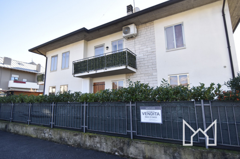 BASSANO DEL GRAPPA - In zona centro studi proponiamo appartamento bicamere sito al piano terra. 
...