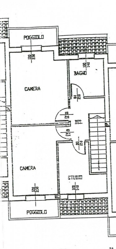 A Due Carrare, in posizione comoda ai principali servizi, si propone porzione centrale di quadrif...