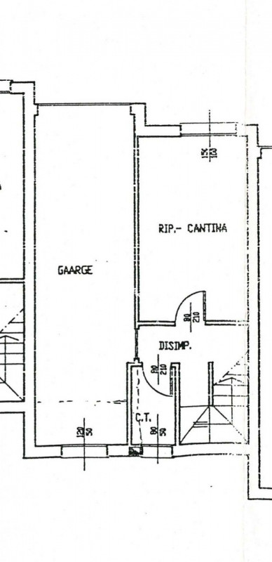 A Due Carrare, in posizione comoda ai principali servizi, si propone porzione centrale di quadrif...