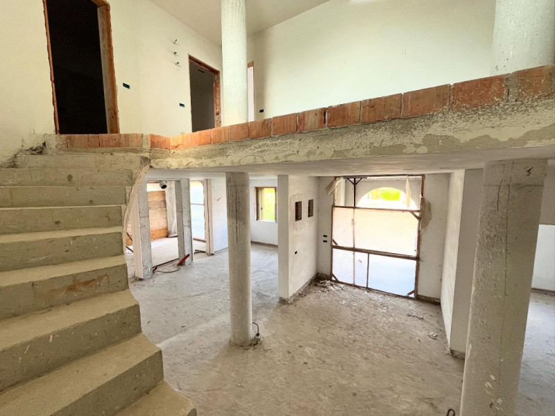 In zona residenziale tranquilla, proponiamo in vendita villa indipendente allo stato grezzo, svil...