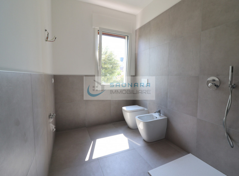 CAMPOLONGO: appartamento trilocale completamente ristrutturato situato nel comune di Campolongo M...