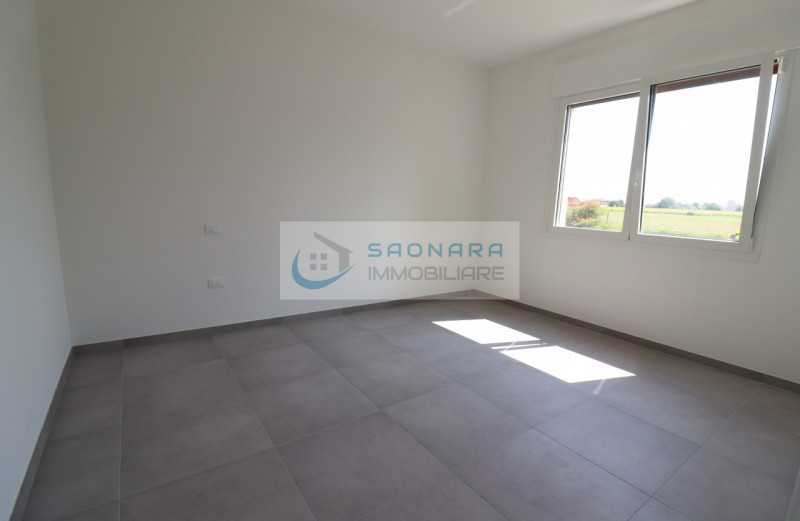 CAMPOLONGO: appartamento trilocale completamente ristrutturato situato nel comune di Campolongo M...