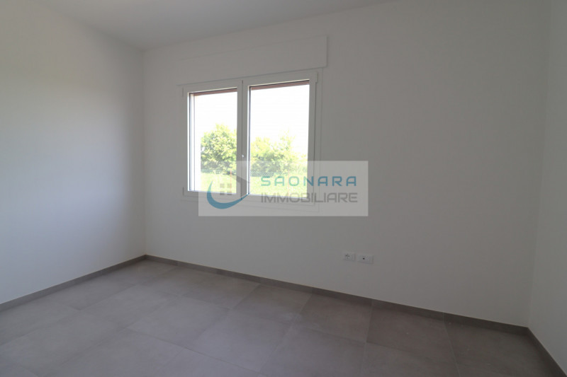 CAMPOLONGO: appartamento trilocale completamente ristrutturato situato nel comune di Campolongo M...