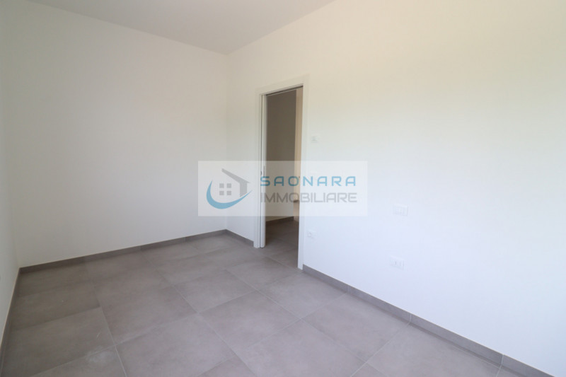 CAMPOLONGO: appartamento trilocale completamente ristrutturato situato nel comune di Campolongo M...